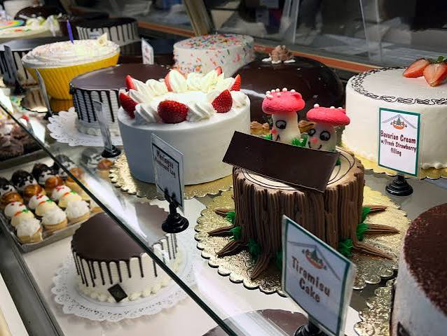 Cakeora baker decorating a beautiful custom cake